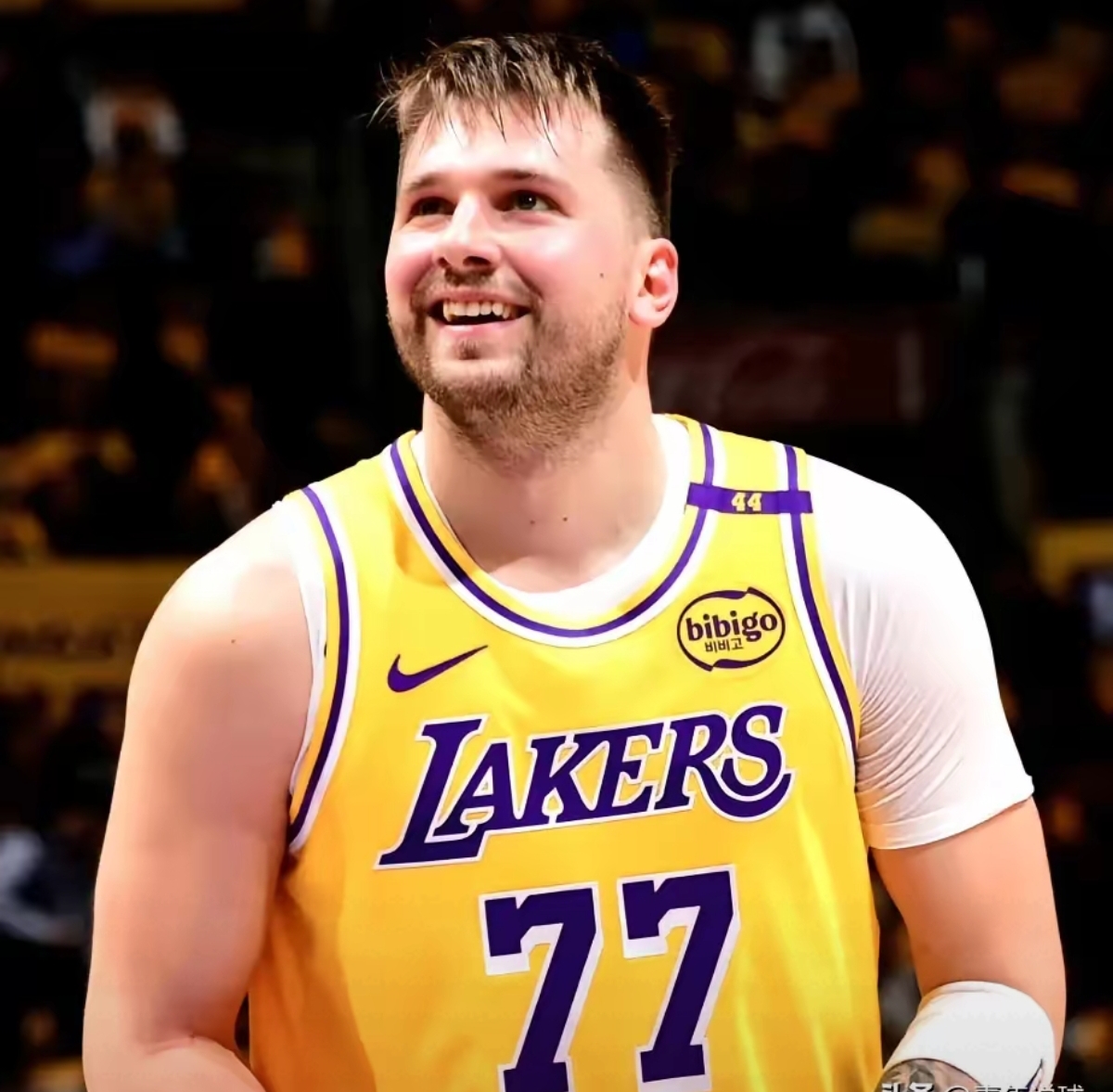 爱游戏官网东契奇迎来二十赛季高光表现，澳大利亚队球迷沸腾！的简单介绍