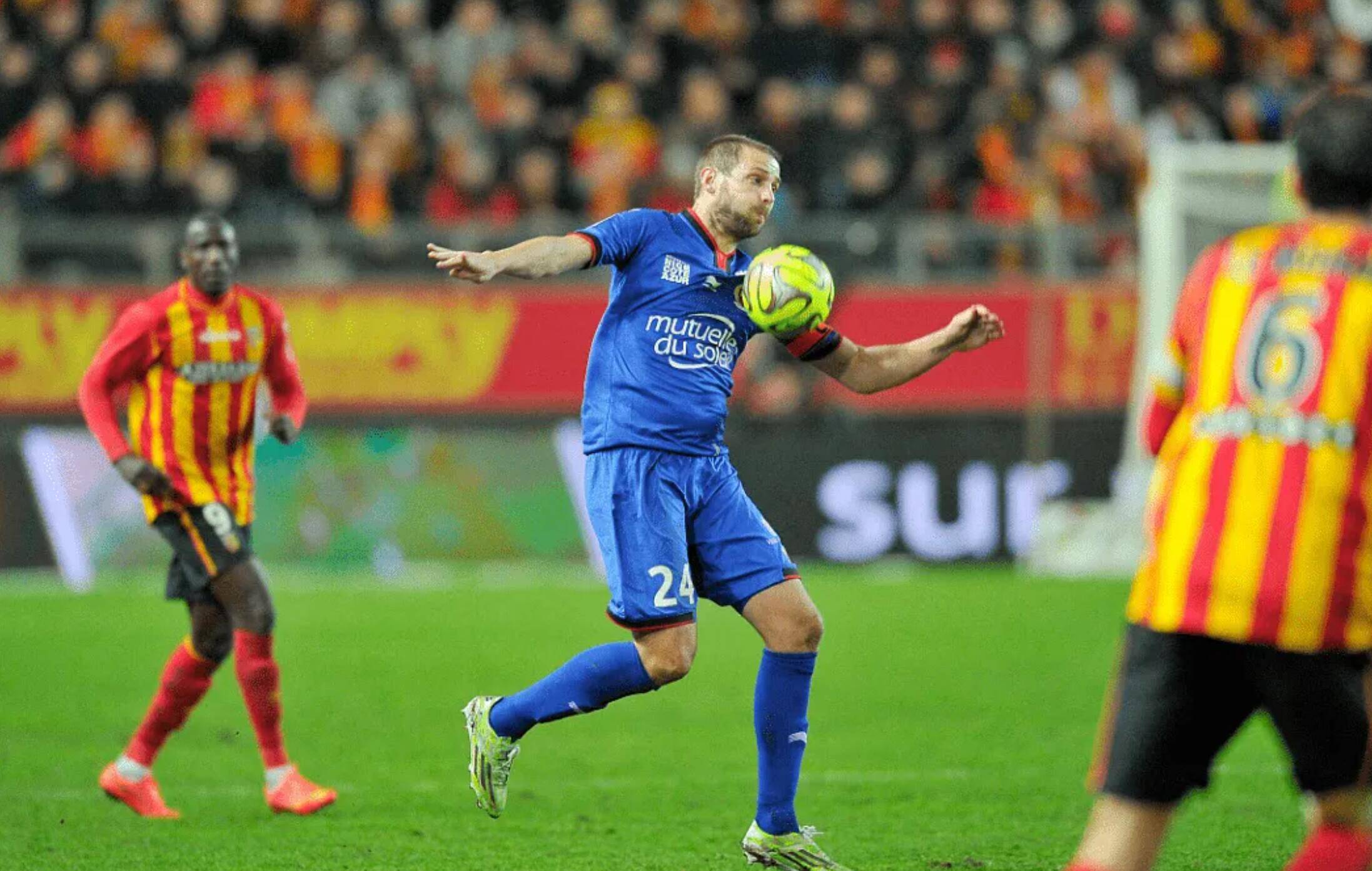 社区盾集结日热度飙升清晨皇家马德里调整名单以备法甲，北京国安围绕德甲伤情更新看傻球迷的简单介绍